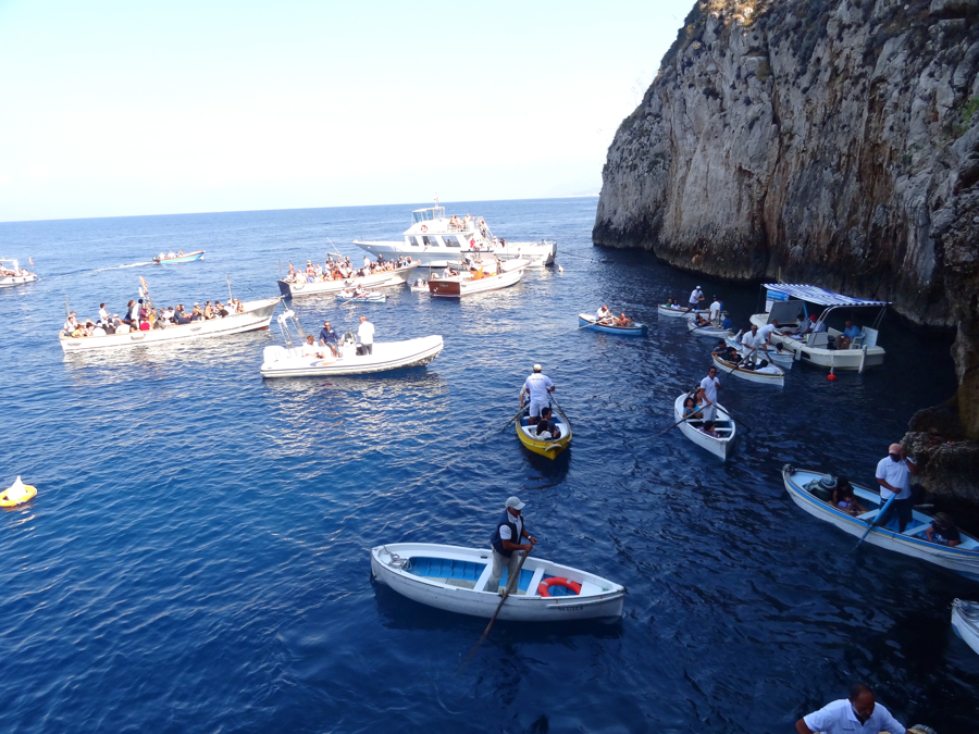 capri-gruta-azurra-lindo-azul-mar-itália-blog-da-lari-duarte-.com-dica-de-viagem