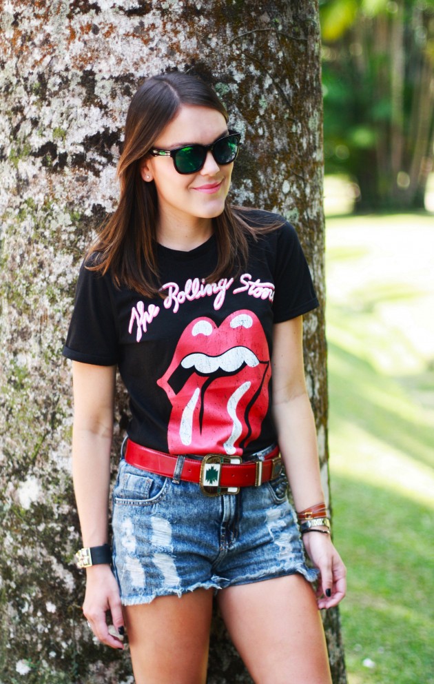 Lari-Duarte-look-do-dia-rolling-stone-rock-and-roll-shorts-jeans