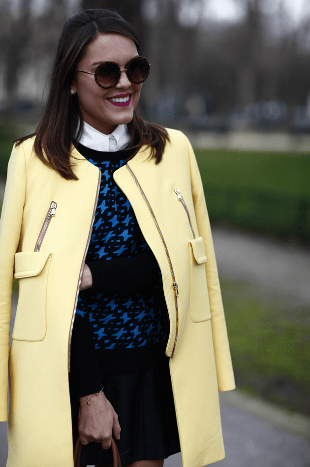 Paris-fashion-week-street-style-inspiration-look-Lari-Duarte-yellow-blue-5