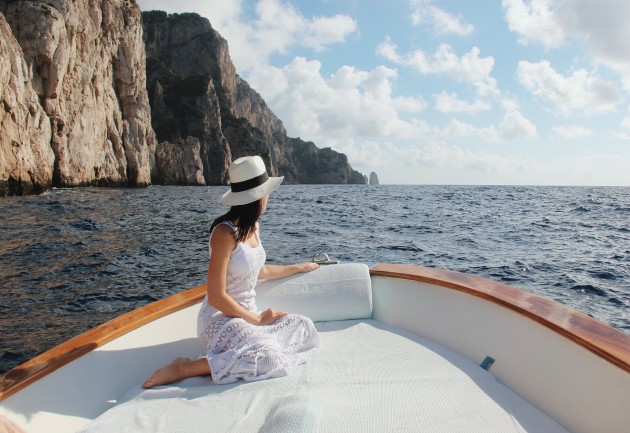 Passeio de barco em Capri programação como alugar tudo sobre passear de barco ilha italiana férias verão europeu Lari Duarte blog dicas de viagem luxo 